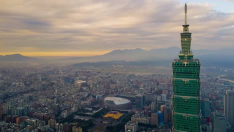 nublado-atardecer-taipei-ciudad-famosa-superior-de-la-torre-antena-paisaje-panorama-4k-Taiwán