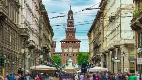 Italien-Mailand-Stadt-Tag-leichte-berühmten-Fußgängerzone-Straße-Panorama-4k-Zeitraffer