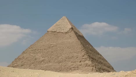 acercarse-a-la-pirámide-de-Kefrén-en-giza