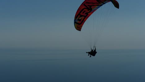 Parapente-tandem,-ANTALYA,-Turquía---25-de-junio-de-2017