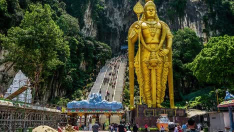 Lord-Murugan-Hindu-Deity-Statue-at-Batu-Caves-and-tourist-flow-in-Malaysia-Time-Lapse-4K
