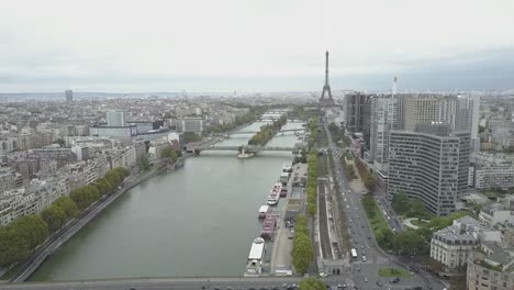 Imágenes-aéreas-de-París,-con-el-Sena-y-Torre-Eiffel