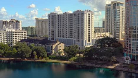 Luftaufnahmen-Downtown-Orlando-FL-Lake-Eola-Höhen