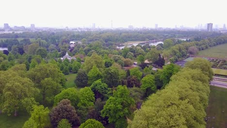 Hermosa-vista-aérea-del-parque-Hyde-de-Londres-desde-arriba.