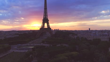 Eiffel-Tower-Luftaufnahme-Sonnenuntergang-Paris-Frankreich