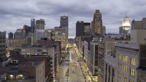 Detroit-Michigan-Luftaufnahme-in-der-Nacht