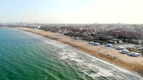 Vista-aérea-de-un-Drone-en-playa-de-Valencia,-España.-4k-Video