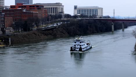 Downtown-Nashville,-Tennessee-und-Cumberland-River