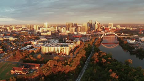 Historic-Arch-Bridge-Carries-Traffic-over-the-Cumerland-River-next-to-Nashville