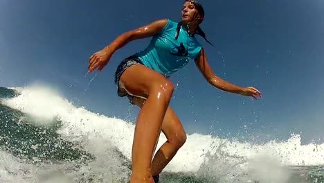 Female-surfer-riding-waves