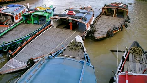 Boote-am-Ganges