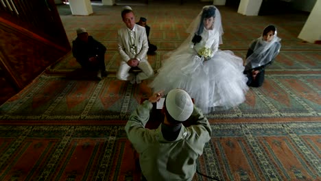 Ceremonia-de-boda-de-Tatars-de-crimea-en-mezquita