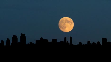 California-San-Diego-skyline-moonrise