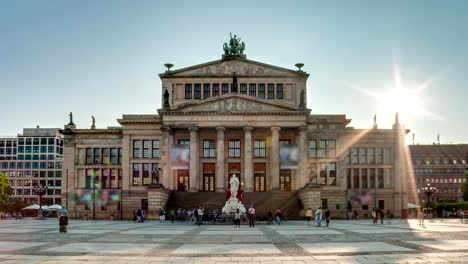 Konzerthaus-Berlin-con-el-sol-en-dirección-hacia-abajo