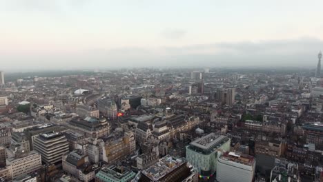 Fliegen-von-Centre-London-Piccadilly-Circus-und-Leicester-Square,-England-4K-UHD