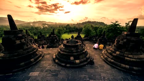 Buddha-Statue-in-offenen-Stupa-in-Borobudur-Tempel-bei-Sonnenuntergang-in-Java,-Indonesien.-FullHD-Timelapse---Java,-Indonesien