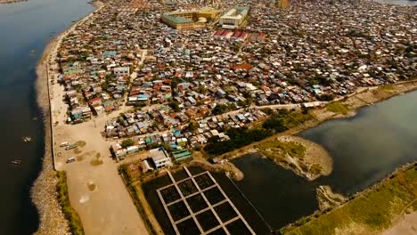 Luftbild-Slums-von-Manila,-die-Armenviertel.-Philippinen,-Manila