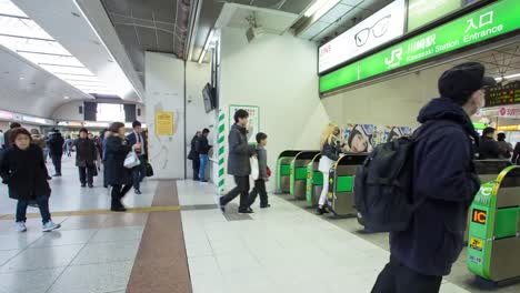 Time-lapse-of-Pedestrians-crowded-at-JR-ticket-Gate