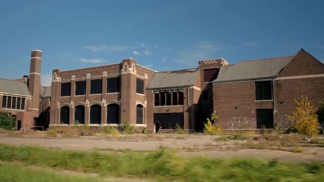 CLOSE-UP:-Atemberaubende-Industriegebäude-ruiniert-und-verfallende-Detroit-verlassen