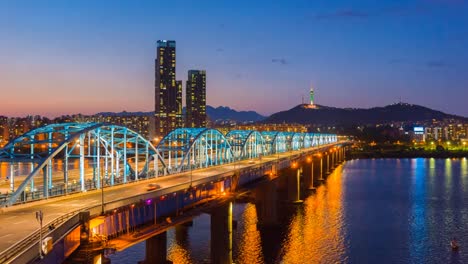 Zeitraffer-von-Seoul-City-Skyline-bei-Dongjak-Brücke-in-Seoul,-Südkorea