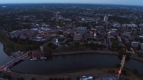 Luftbild-von-der-Harvard-University-in-der-Abenddämmerung