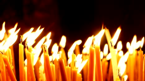 Quema-de-velas-en-la-iglesia-del-Santo-Sepulcro