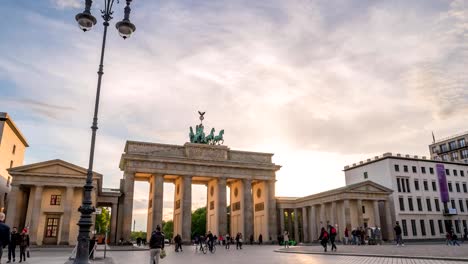 Berlin-city-skyline-sunset-timelapse-at-Brandenburg-Gate-(Brandenburger-Tor),-Berlin,-Germany,-4K-Time-lapse