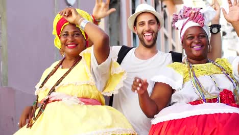 Bailando-con-mujer-brasileña---\"Baianas\"