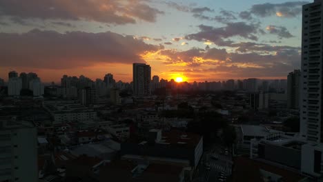 Sonnenuntergang-über-Sao-Paulo-Stadt