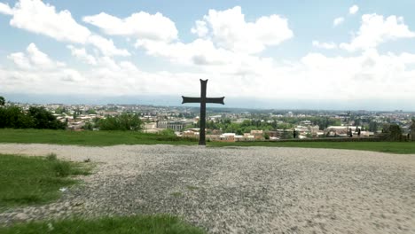 Cruz-del-templo-de-Bagrati---Georgia,-Kutaisi