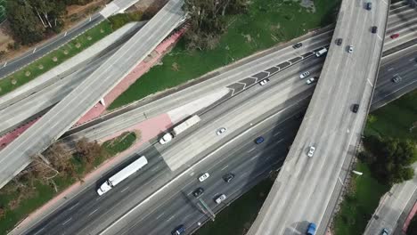 Aerial-view-of-a-freeway-intersection-in-Los-Angeles