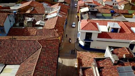 Antenne/Drohne-Blick-auf-Straßen-von-Bogotá,-Kolumbien-10