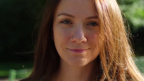 Portrait-of-woman-on-bright-sunlight,-face-and-golden-hair-close-up