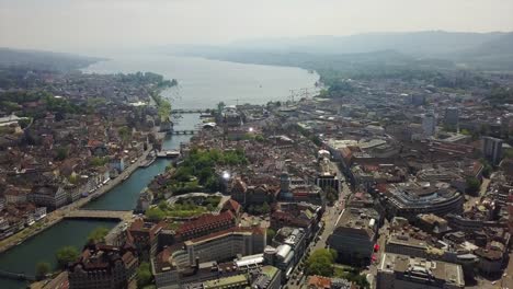 panorama-aéreo-del-paisaje-urbano-de-la-Ribera-del-lago-zurich-Suiza-4k