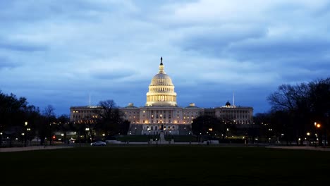 abenddämmerung-Ansicht-des-US-Kapitol-in-washington