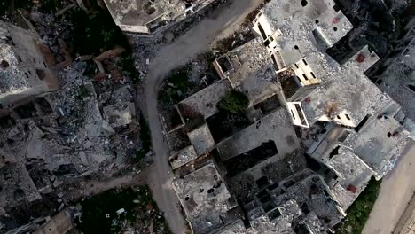 Vista-aérea-sobre-las-casas-destruidas-en-Alepo