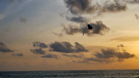 Parasailing-playing-on-sky