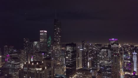 Chicago-Skyline-bei-Nacht---Luftaufnahmen