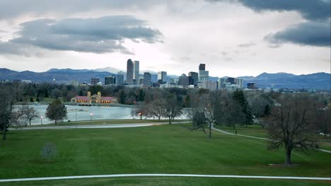 Lapso-de-tiempo-de-Denver-centro-de-la-ciudad-al-atardecer