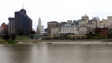 Vista-del-río-Misisipí-y-el-paisaje-urbano-de-Memphis