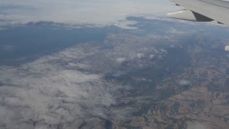 Vista-aérea-de-Los-suburbios-de-San-Francisco-y-Oakland-desde-la-ventana-del-avión-4k