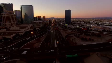 Las-Vegas-Aerial-Stadtansicht-Freeway-Dawn