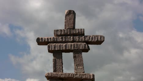 Inuit-Steindenkmal.