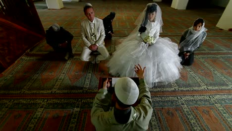 Ceremonia-de-boda-de-Tatars-de-crimea-en-mezquita