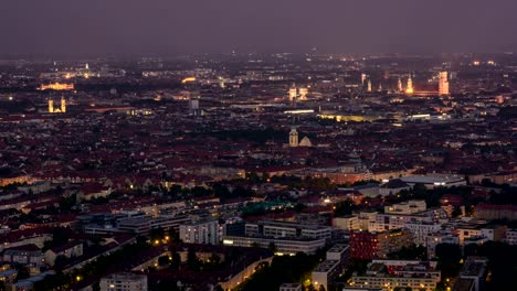 Altstadt-von-München-skyline-von-Tag-zu-Nacht,-Zeitraffer