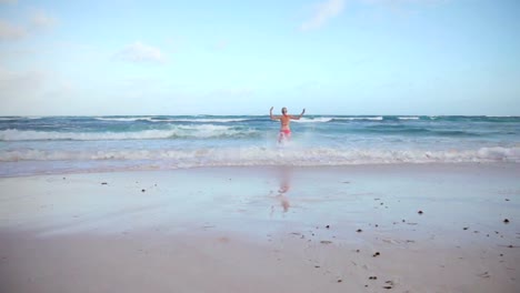 Girl-Running-to-the-Sea