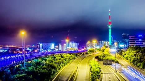 Lapso-de-tiempo-de-tránsito-por-la-noche-vista-de-Auckland,-Nueva-Zelanda