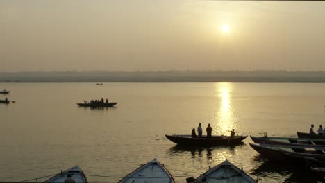 Morgen-auf-der-anderen-Seite-des-Ganges.