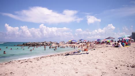 usa-miami-city-summer-weekend-crowded-beach-4k-time-lapse-florida