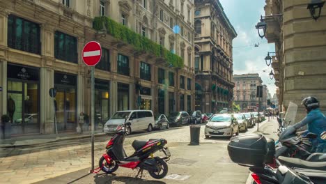 Italia-verano-día-Milán-ciudad-tráfico-calle-panorama-4k-lapso-de-tiempo